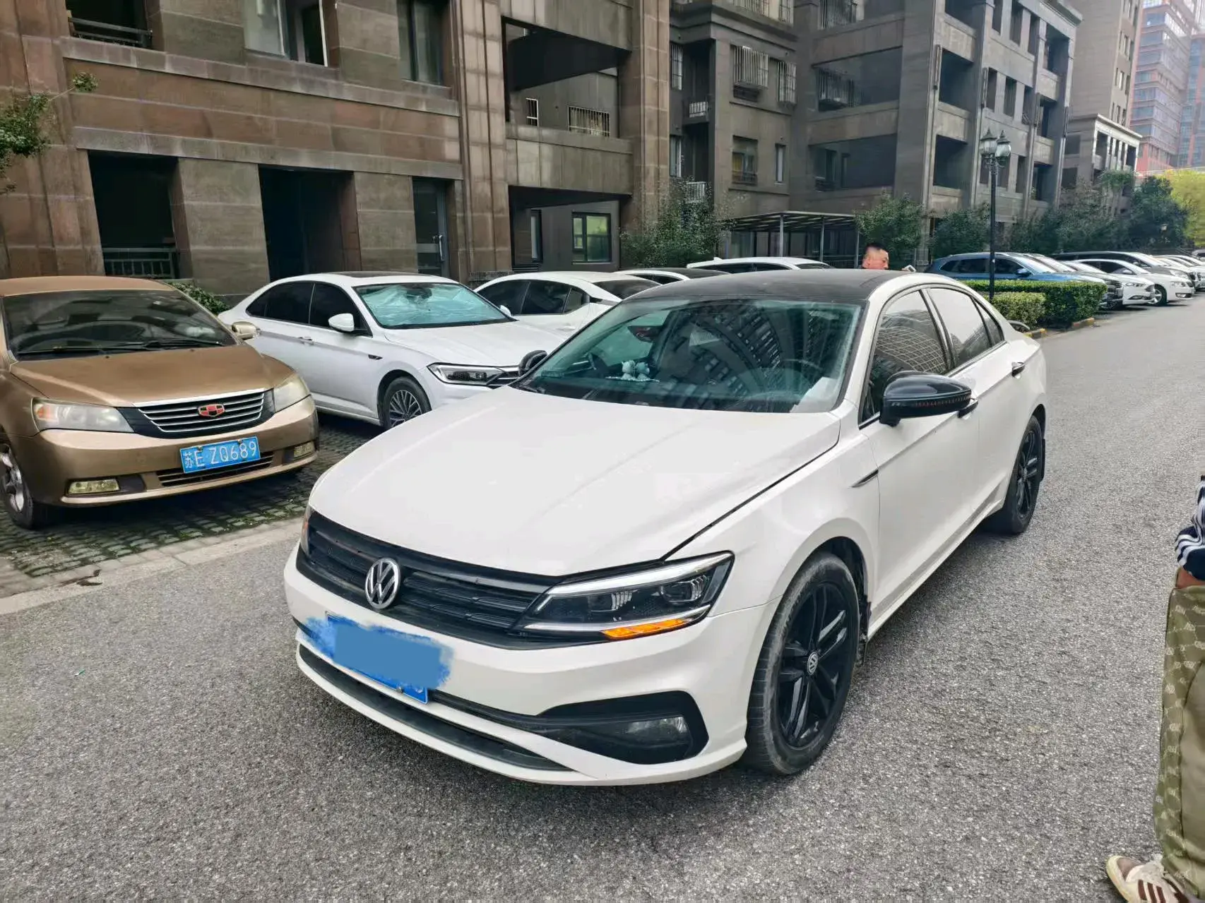 2021 VOLKSWAGEN LAMANDO view 1