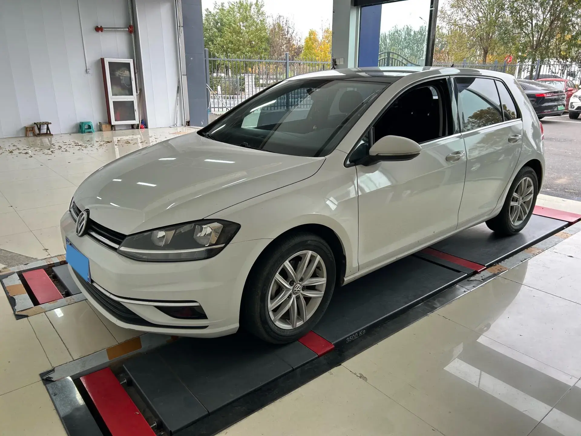 2019 VOLKSWAGEN GOLF view 1