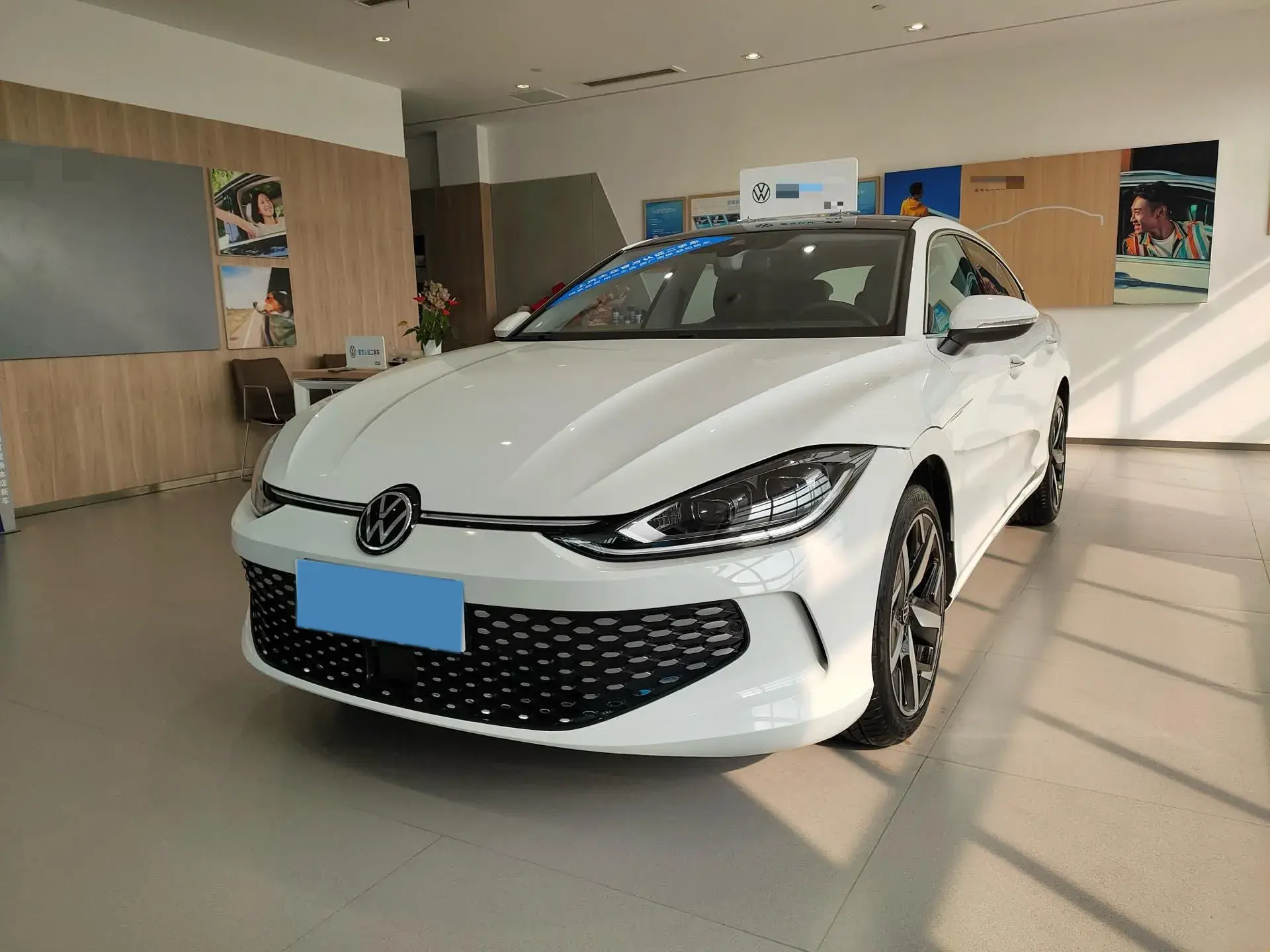 2024 VOLKSWAGEN LAMANDO view 1