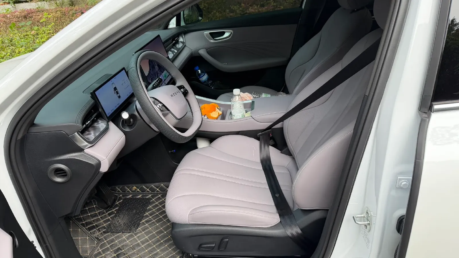 2025 Roewe M7 DMH 1.5L 112HP L4 1DHT PHEV,autocango,china used car exporter,china ev exporter,chinese used car exporter,chinese used ev exporter