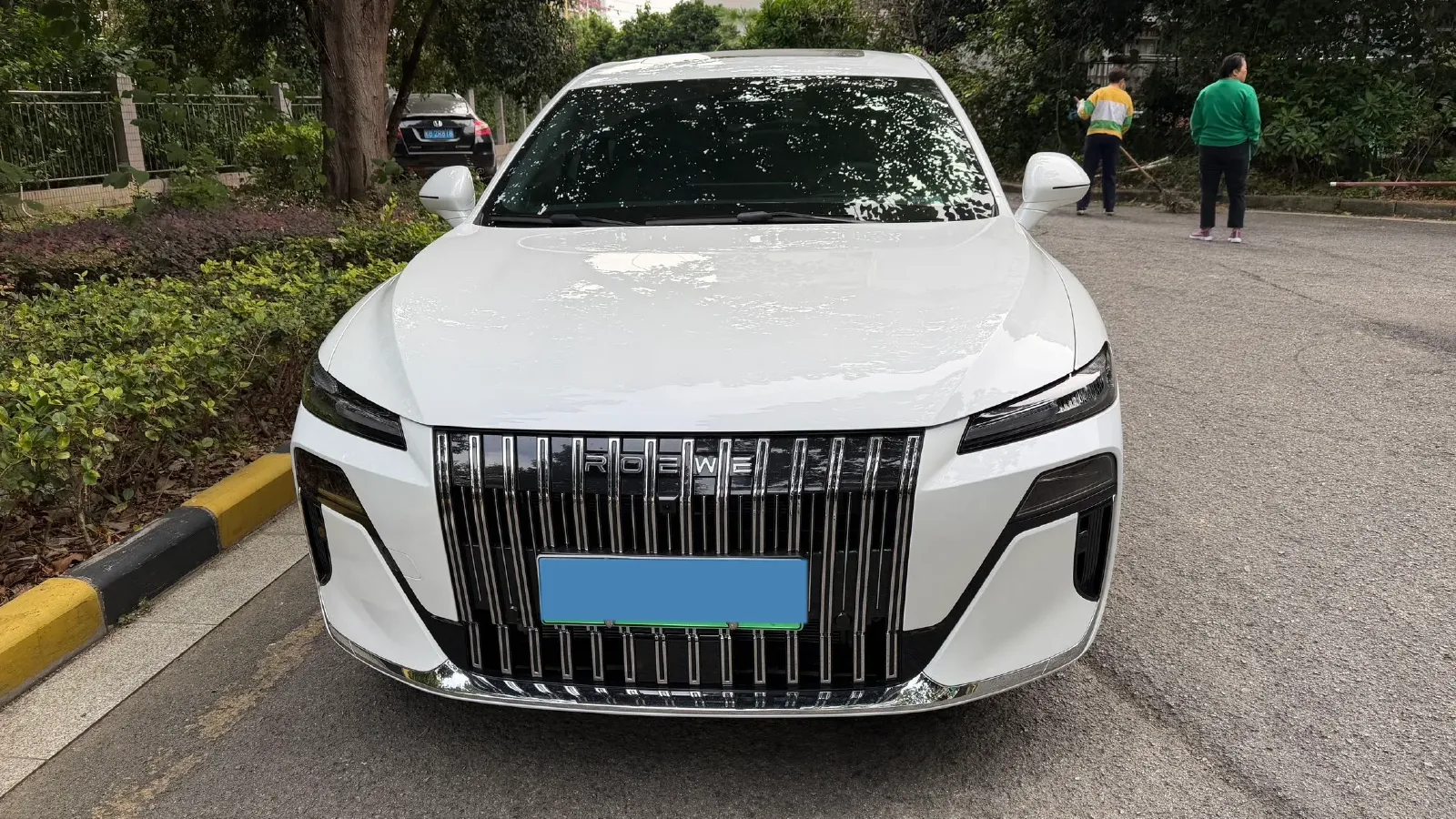 2025 Roewe M7 DMH 1.5L 112HP L4 1DHT PHEV,autocango,china used car exporter,china ev exporter,chinese used car exporter,chinese used ev exporter