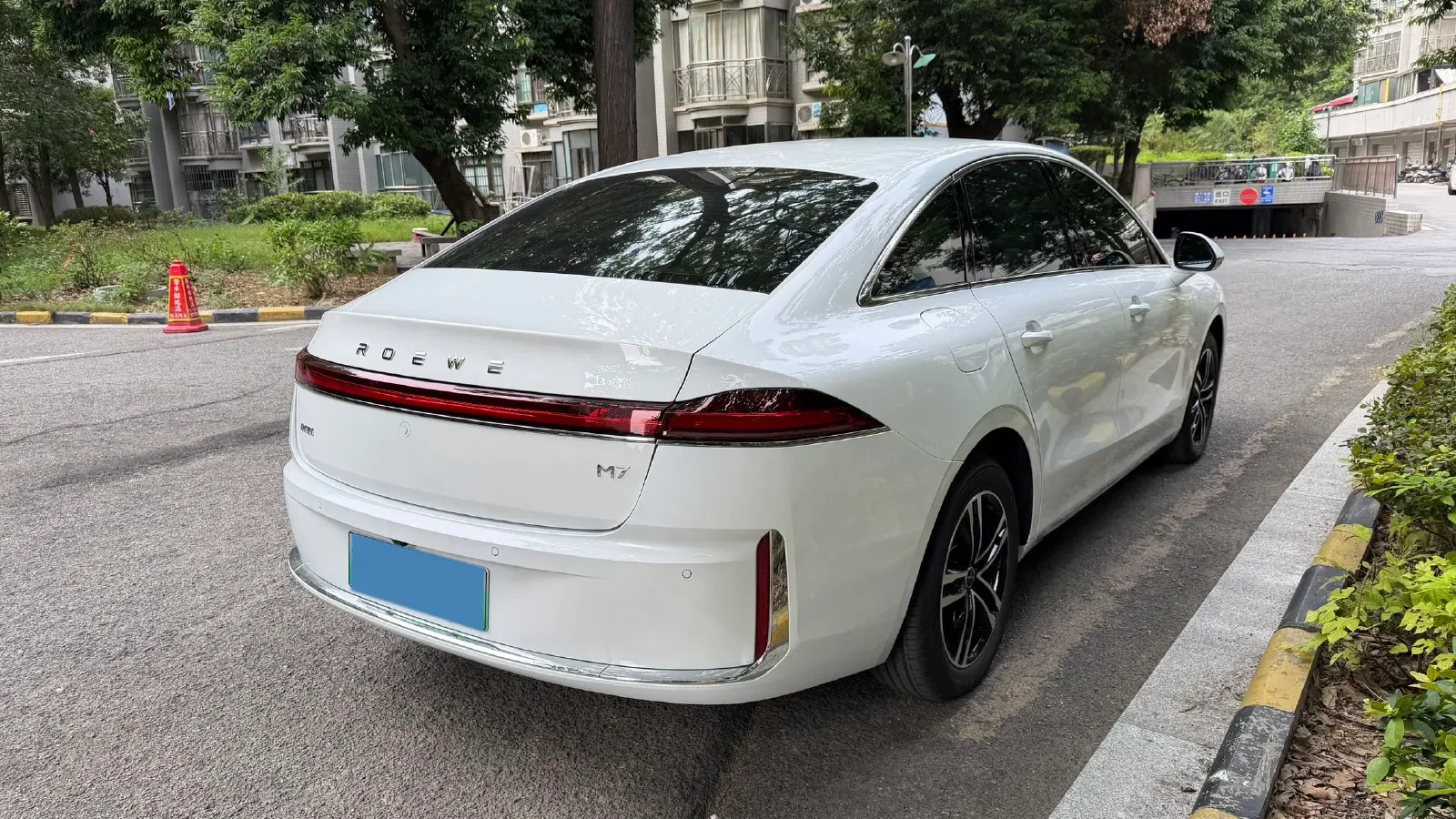 2025 Roewe M7 DMH 1.5L 112HP L4 1DHT PHEV,autocango,china used car exporter,china ev exporter,chinese used car exporter,chinese used ev exporter