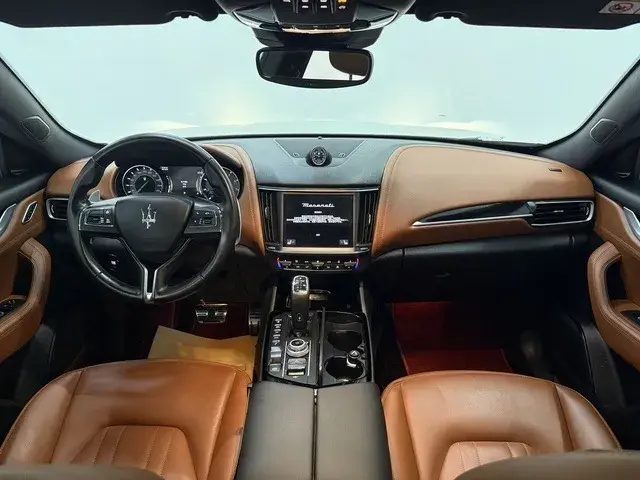 2022 MASERATI LEVANTE thumbnail 4