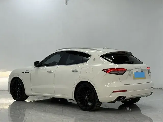 2022 MASERATI LEVANTE thumbnail 2