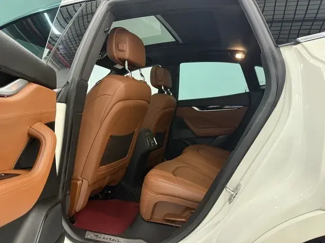 2022 MASERATI LEVANTE thumbnail 3