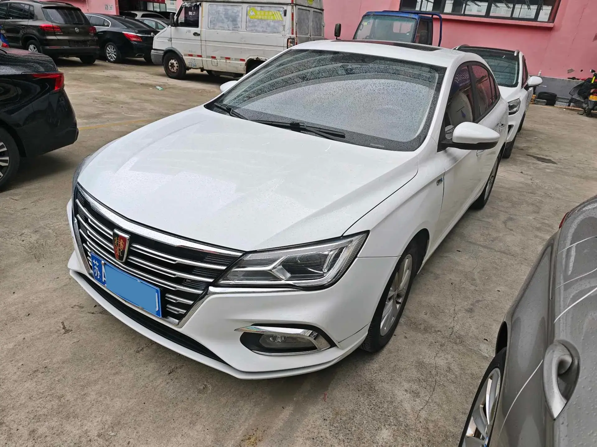 2019 ROEWE I5 view 1