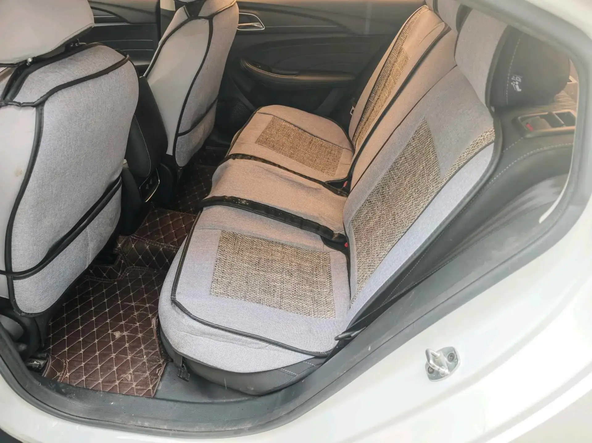 2019 ROEWE I5 thumbnail 4