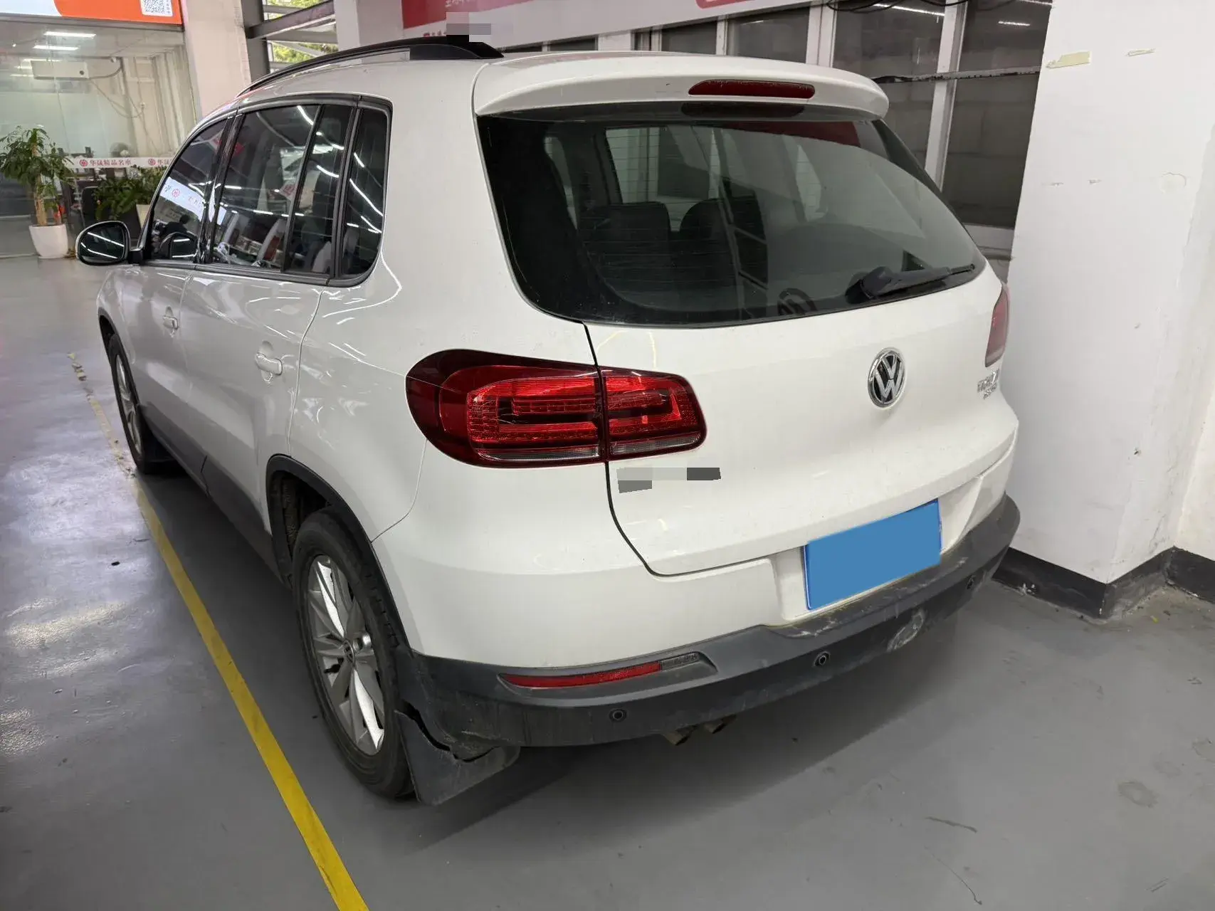 2016 VOLKSWAGEN TIGUAN thumbnail 3