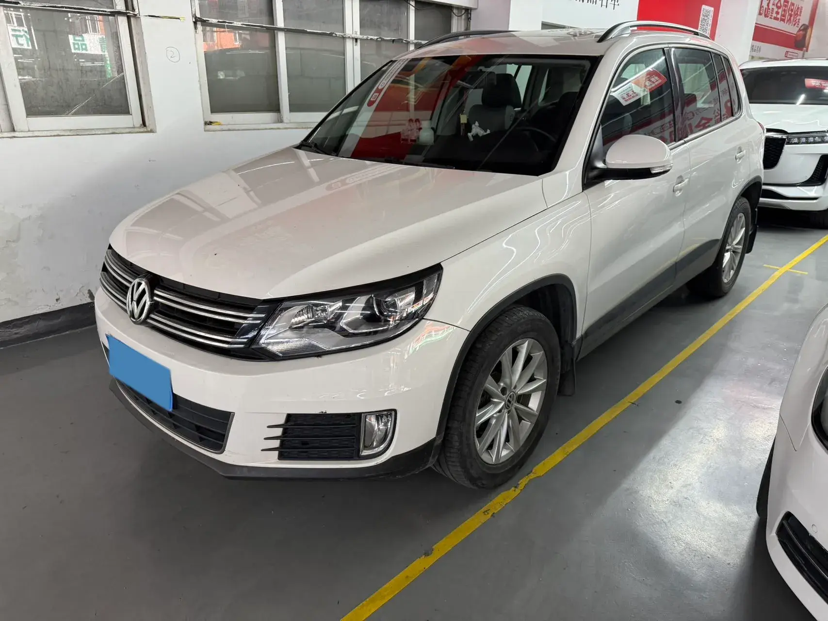 2016 VOLKSWAGEN TIGUAN view 1