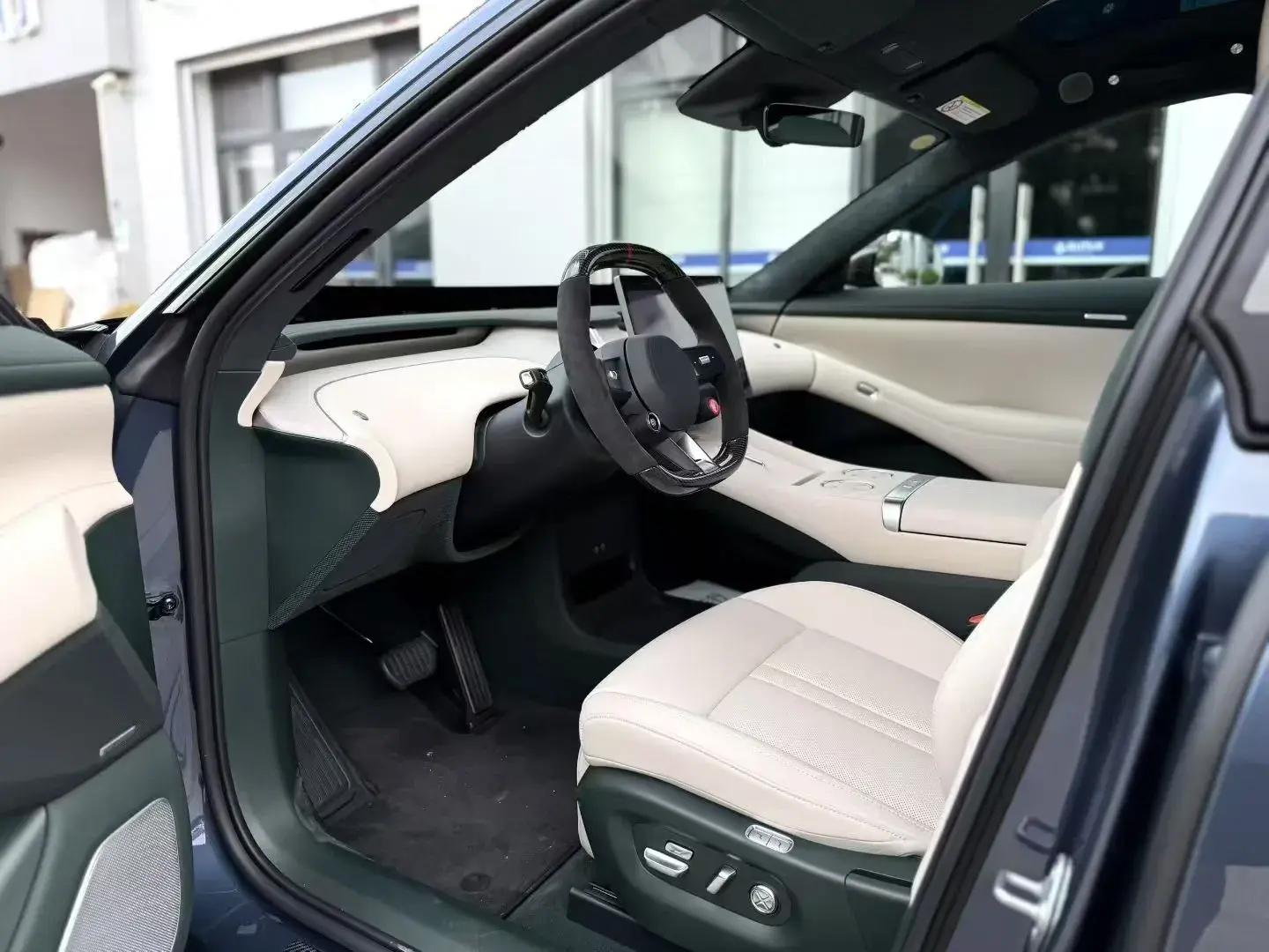 2025 MI YU7 thumbnail 4