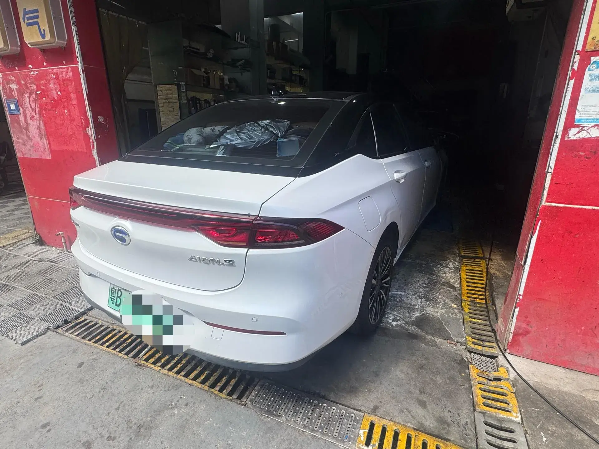 2019 AION S thumbnail 3