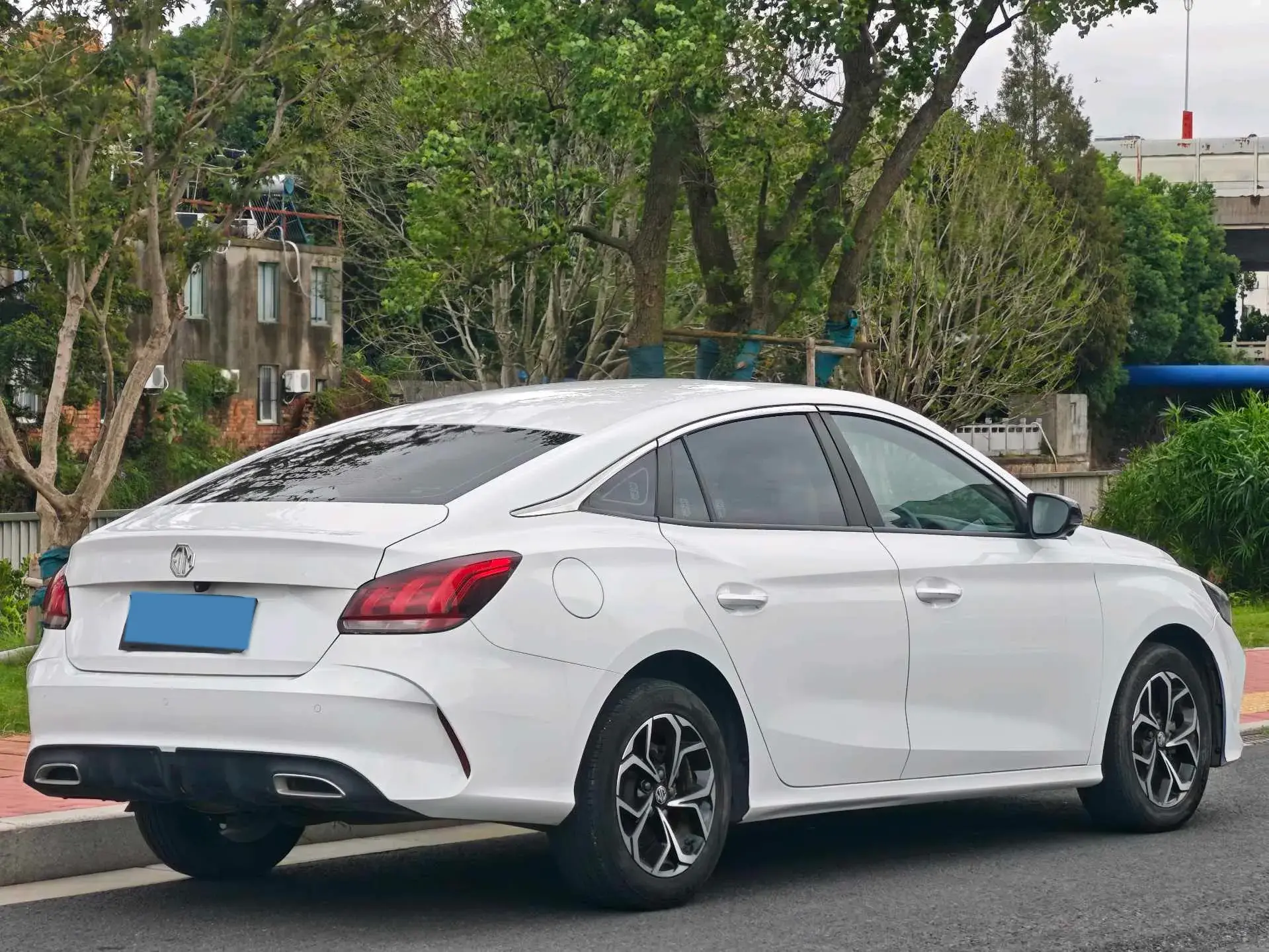 2021 MG 5 thumbnail 3