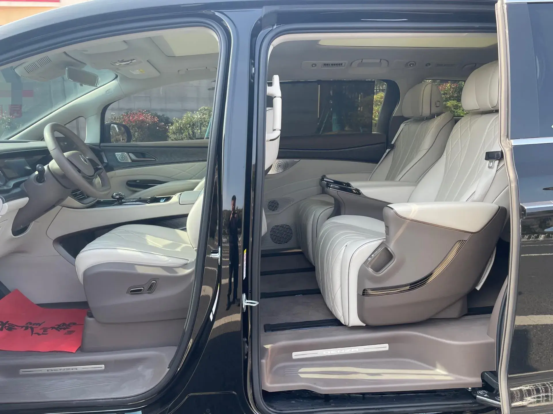 2023 DENZA D9 thumbnail 4