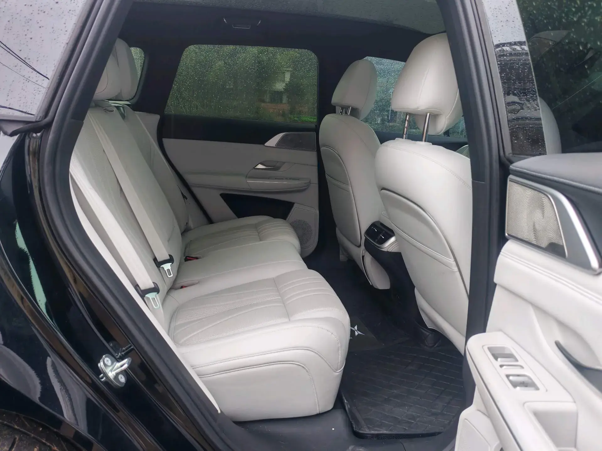 2024 XPENG G9 thumbnail 4