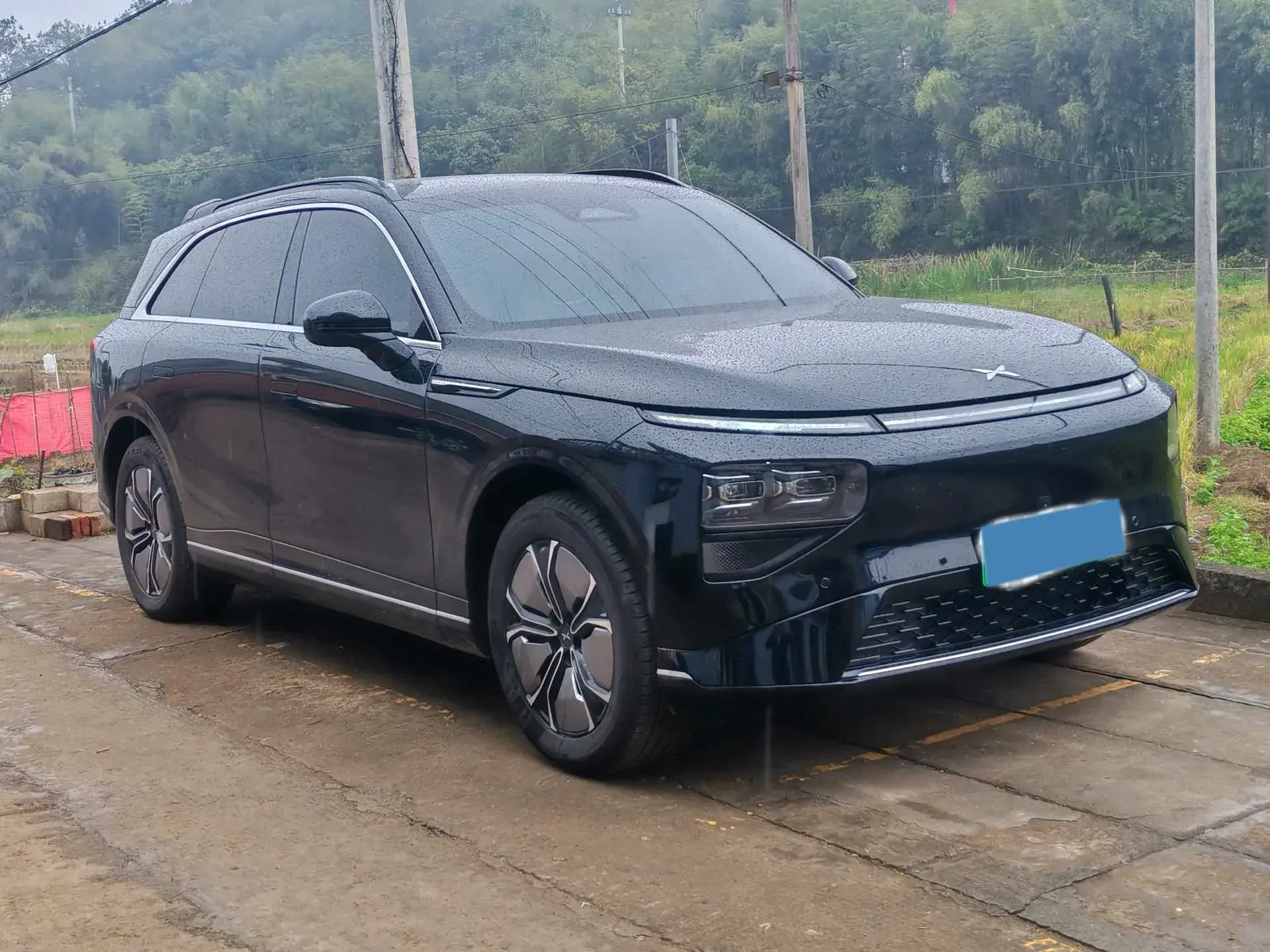 2024 XPENG G9 thumbnail 3