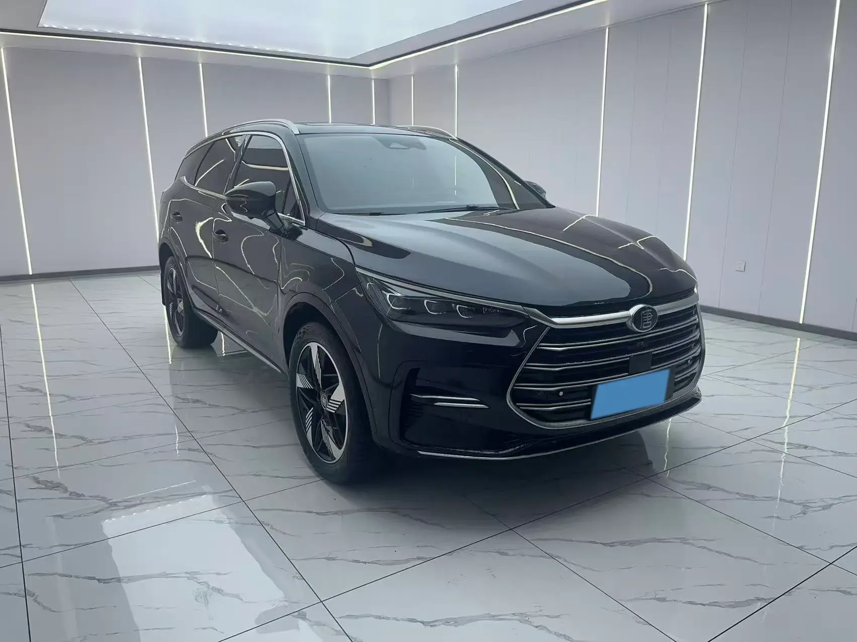 2023 BYD TANG thumbnail 2