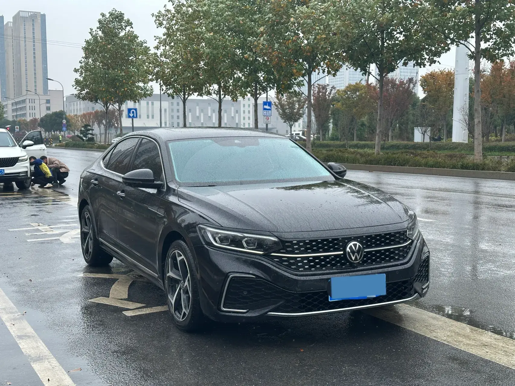 2024 VOLKSWAGEN PASSAT thumbnail 3