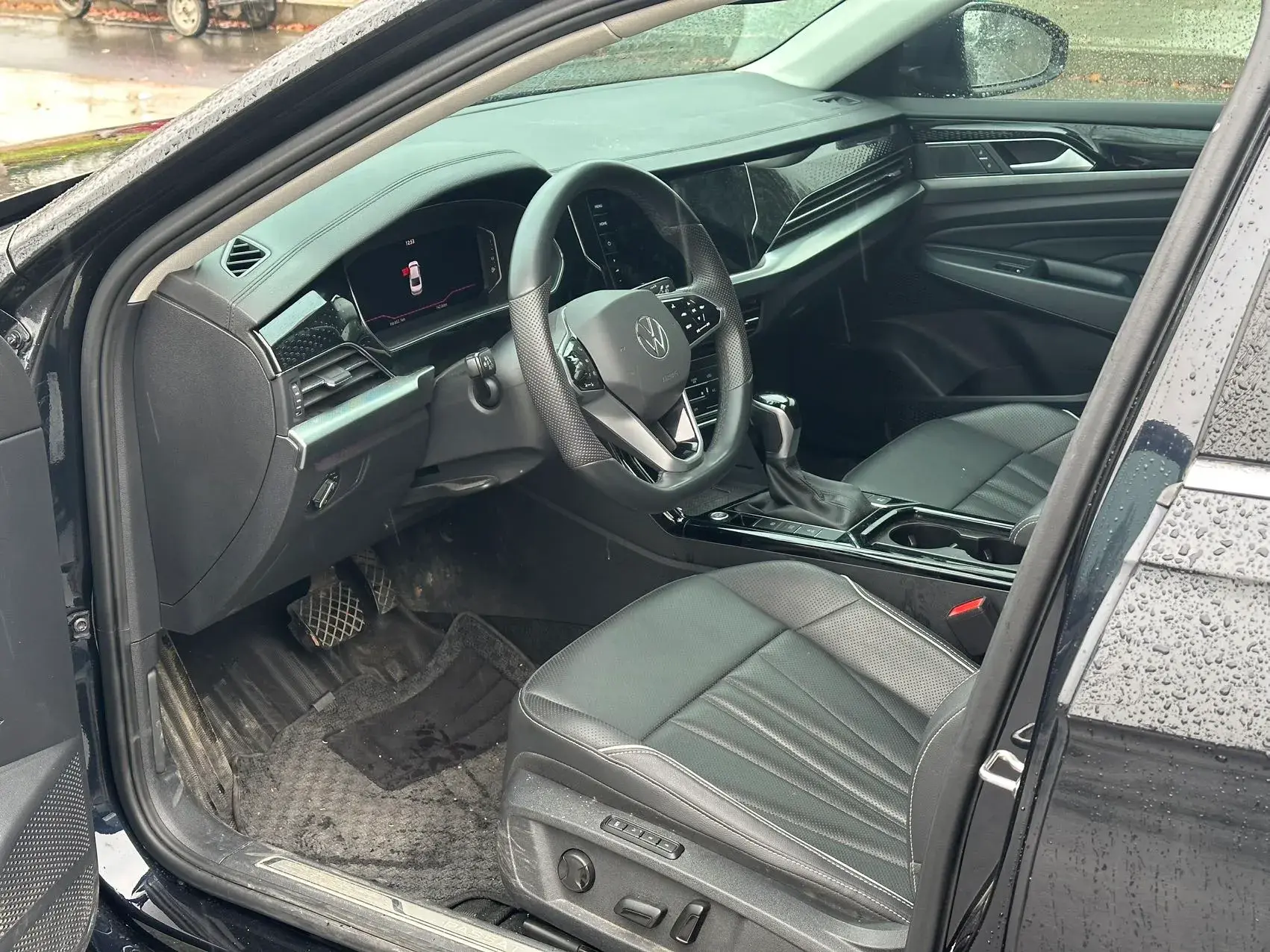 2024 VOLKSWAGEN PASSAT thumbnail 4