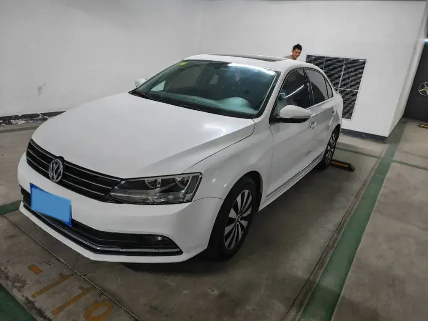 2018 VOLKSWAGEN SAGITAR view 1