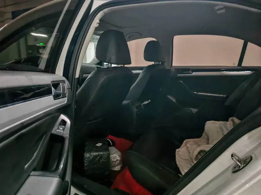 2018 VOLKSWAGEN SAGITAR thumbnail 4