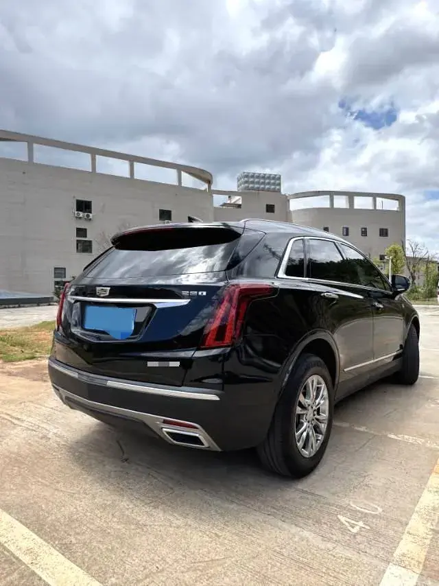 2021 CADILLAC XT5 thumbnail 2