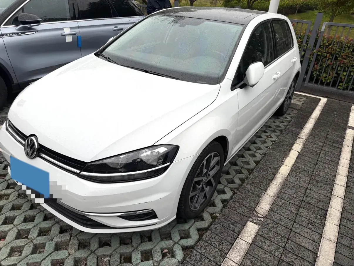 2018 VOLKSWAGEN GOLF view 1