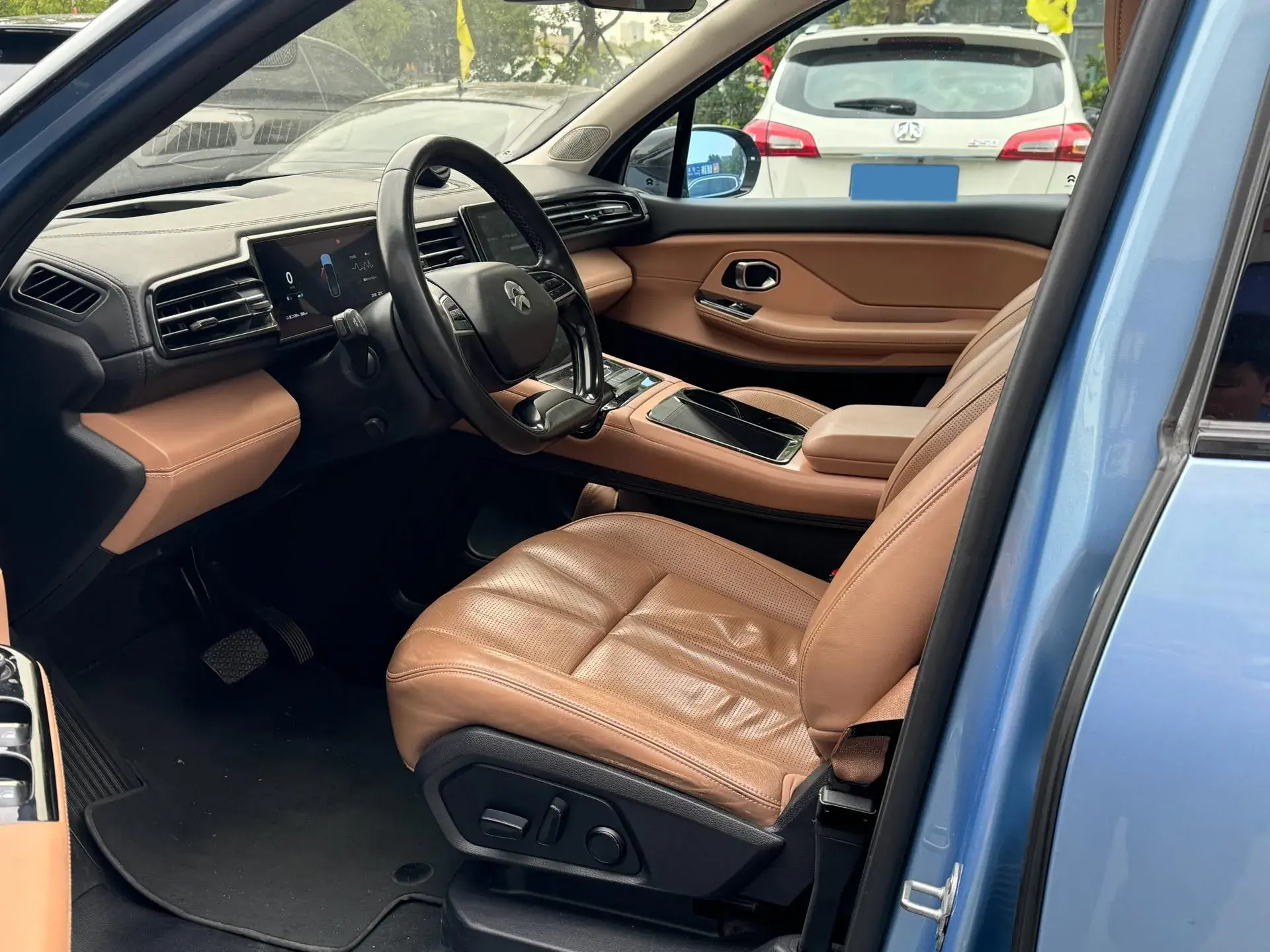 2018 NIO ES8 thumbnail 2