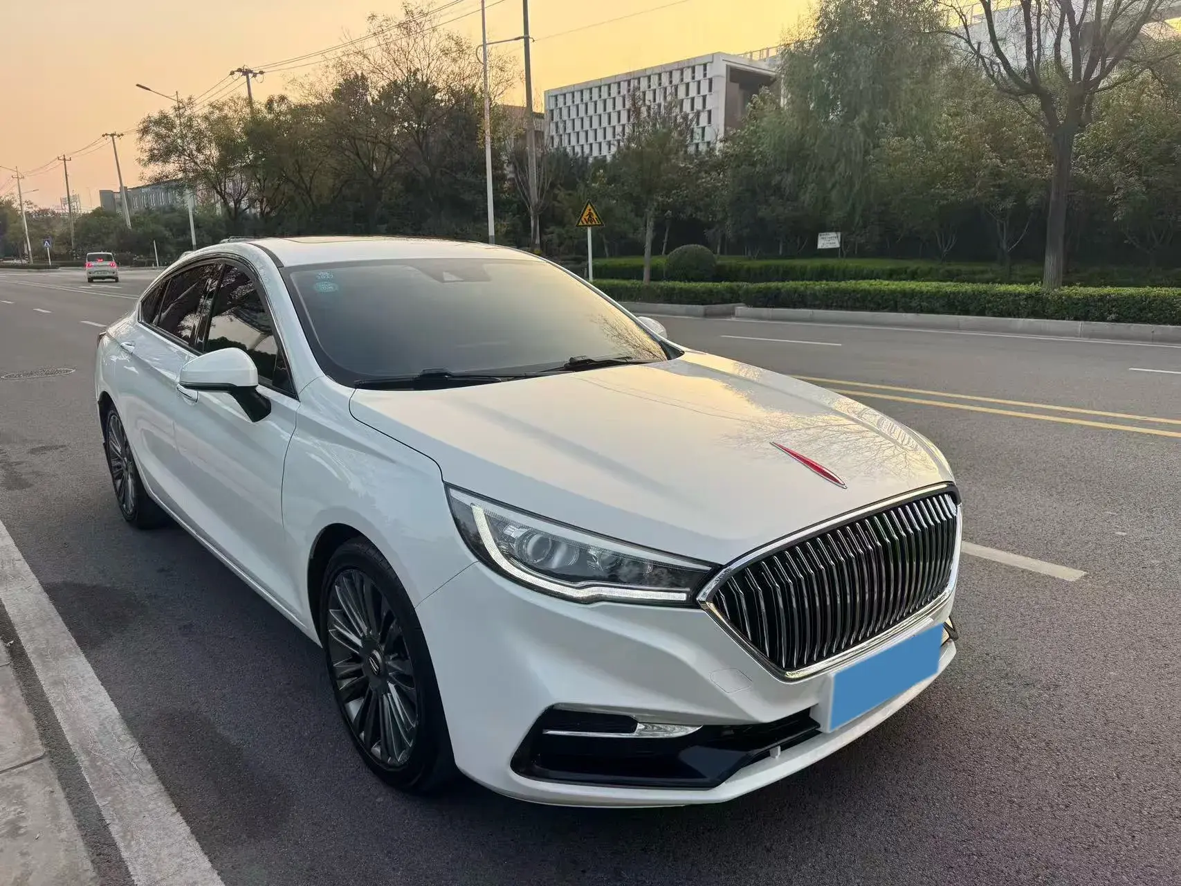 2019 HONGQI H5 thumbnail 3