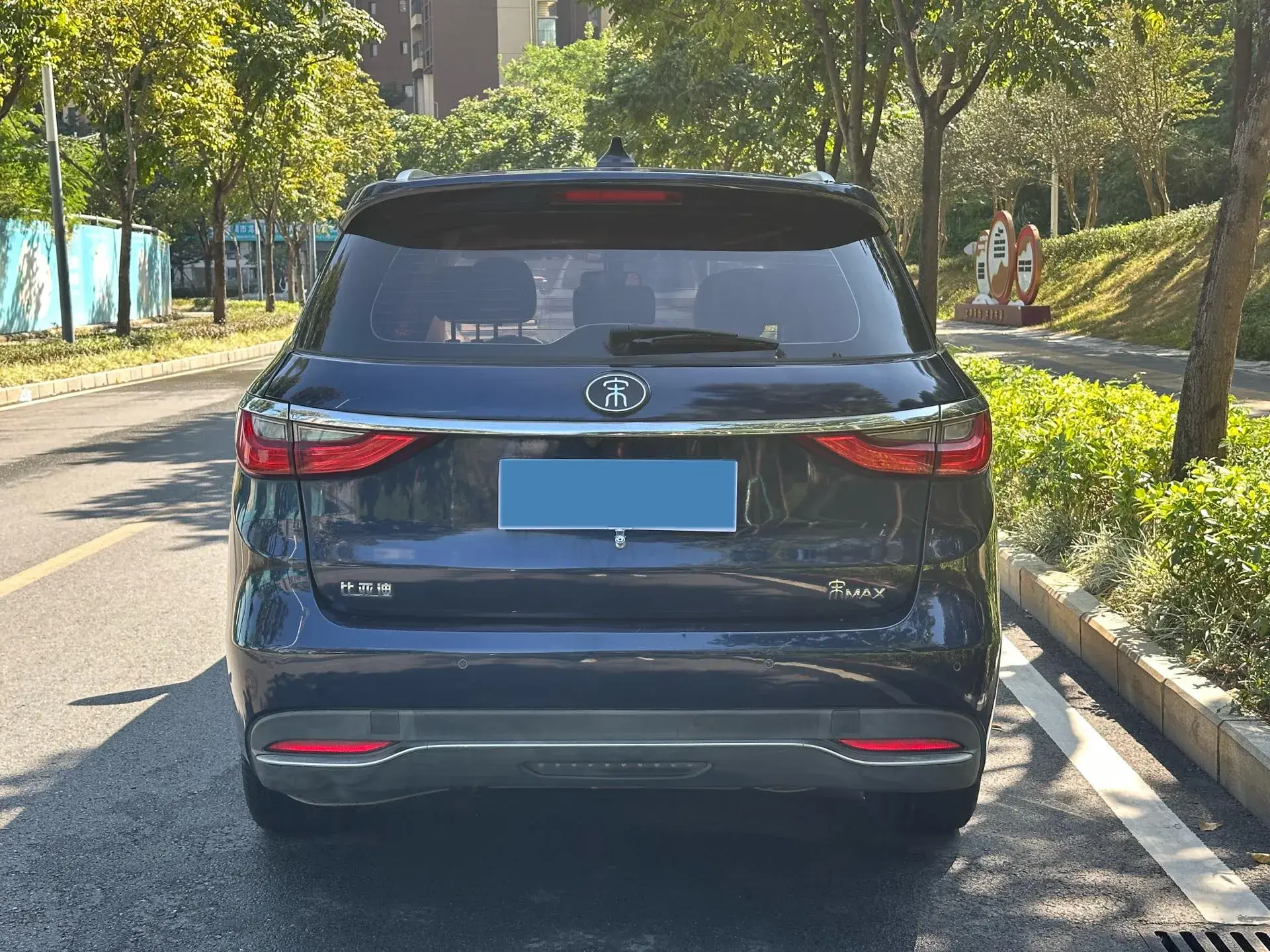 2017 BYD SONG thumbnail 4