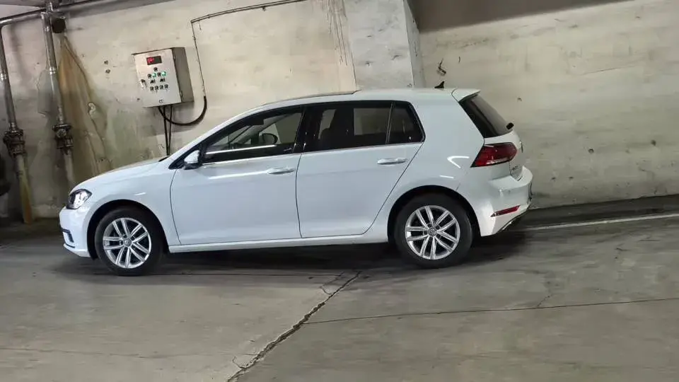 2018 VOLKSWAGEN GOLF thumbnail 3