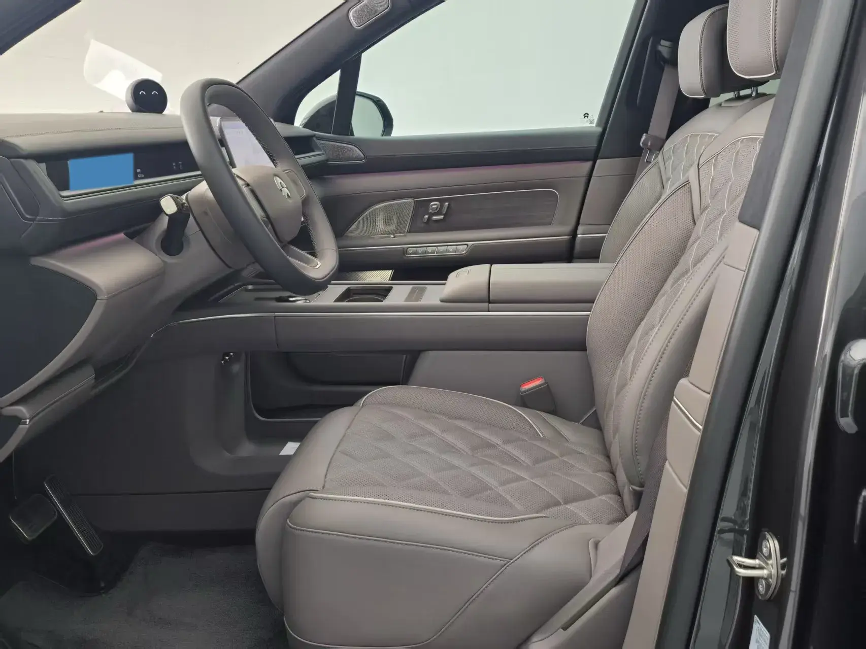 2023 NIO ES8 thumbnail 3