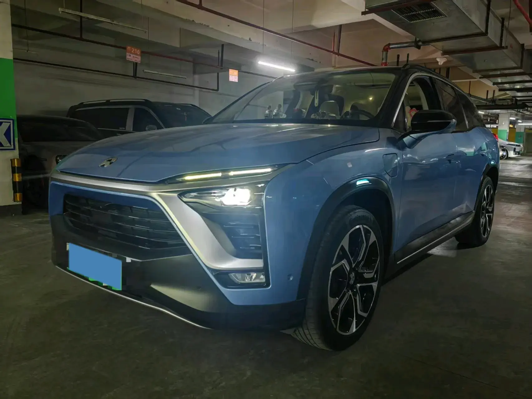 2018 NIO ES8 view 1