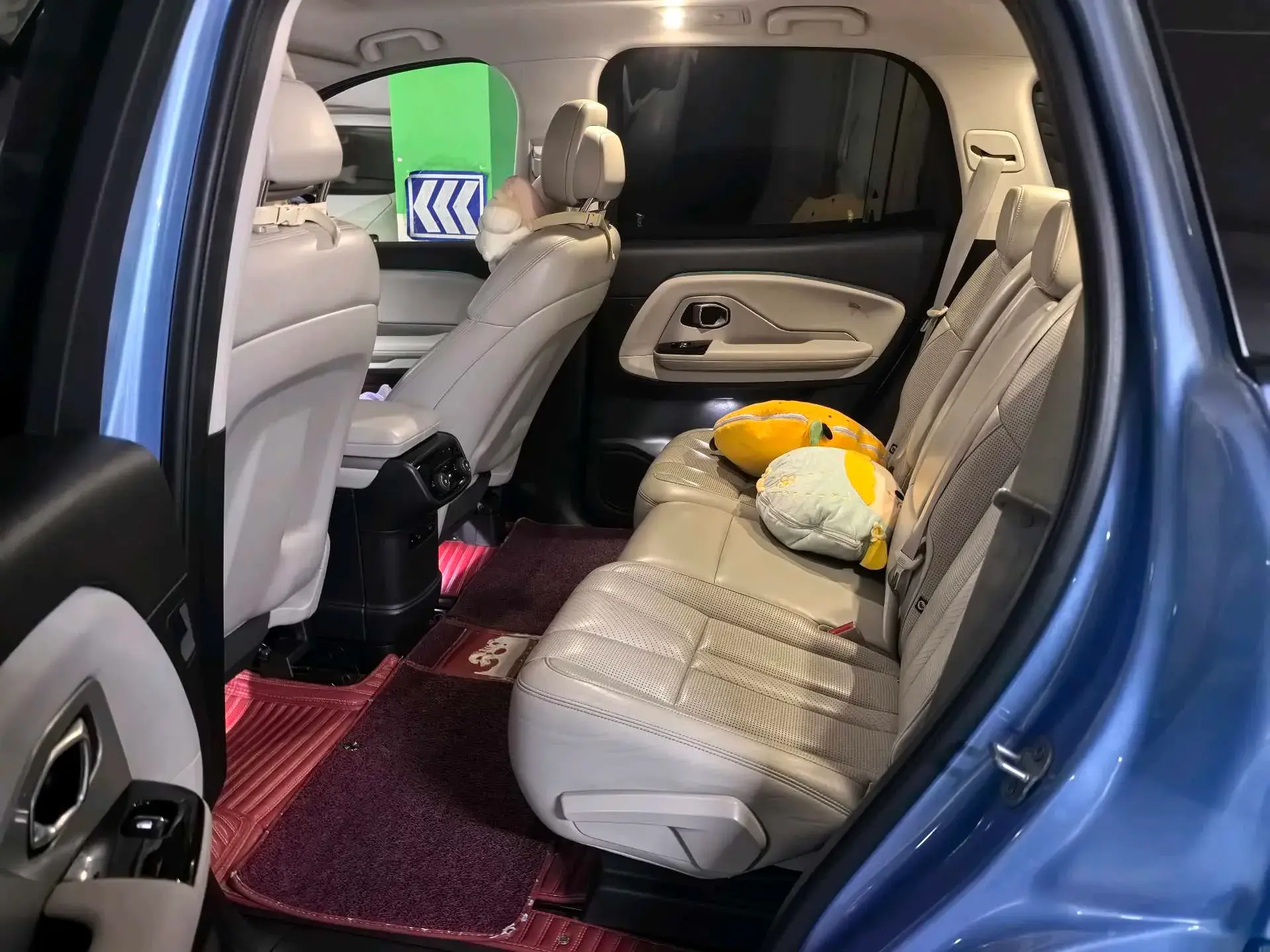 2018 NIO ES8 thumbnail 4