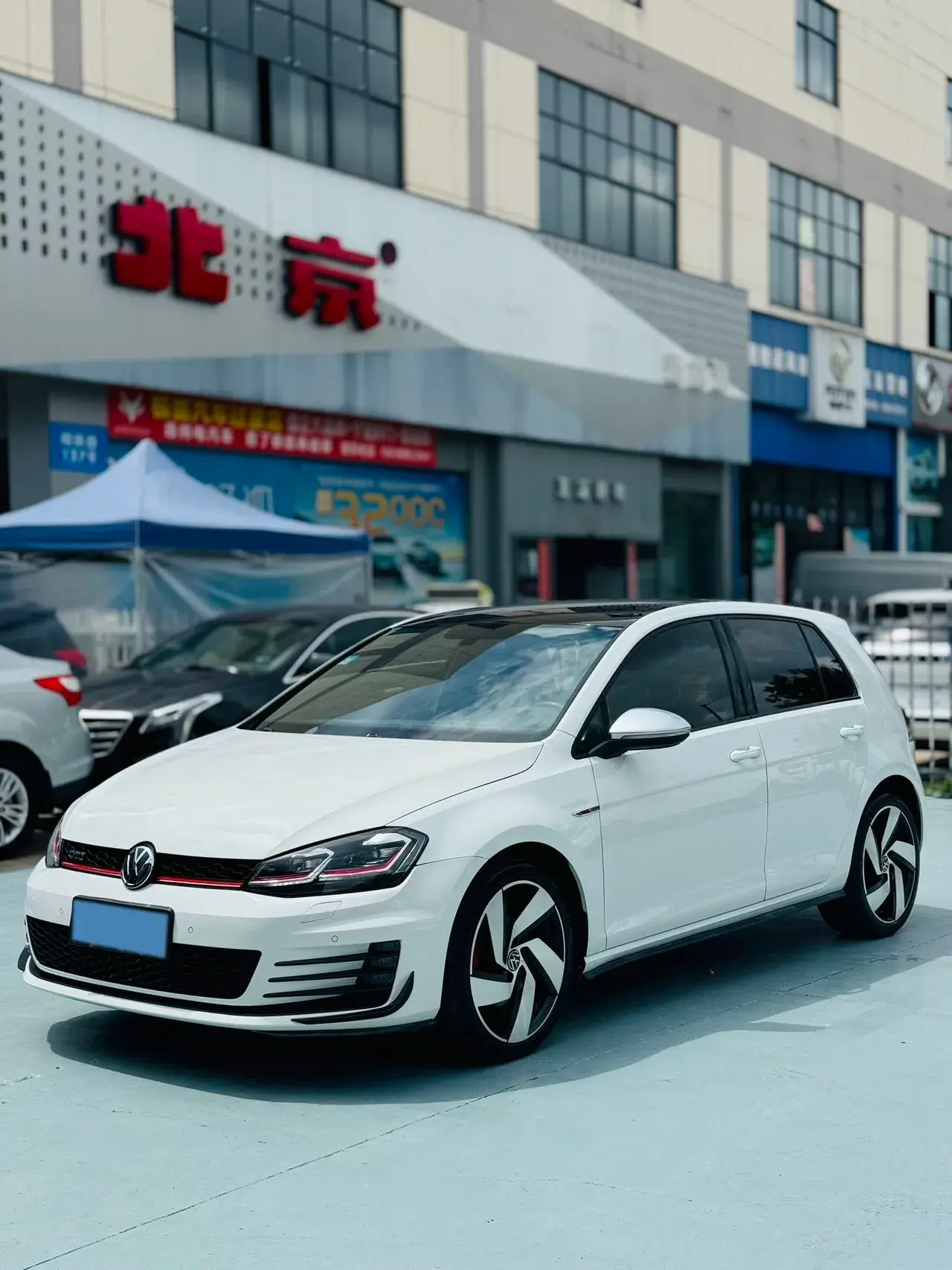 2016 VOLKSWAGEN GOLFGTI view 1