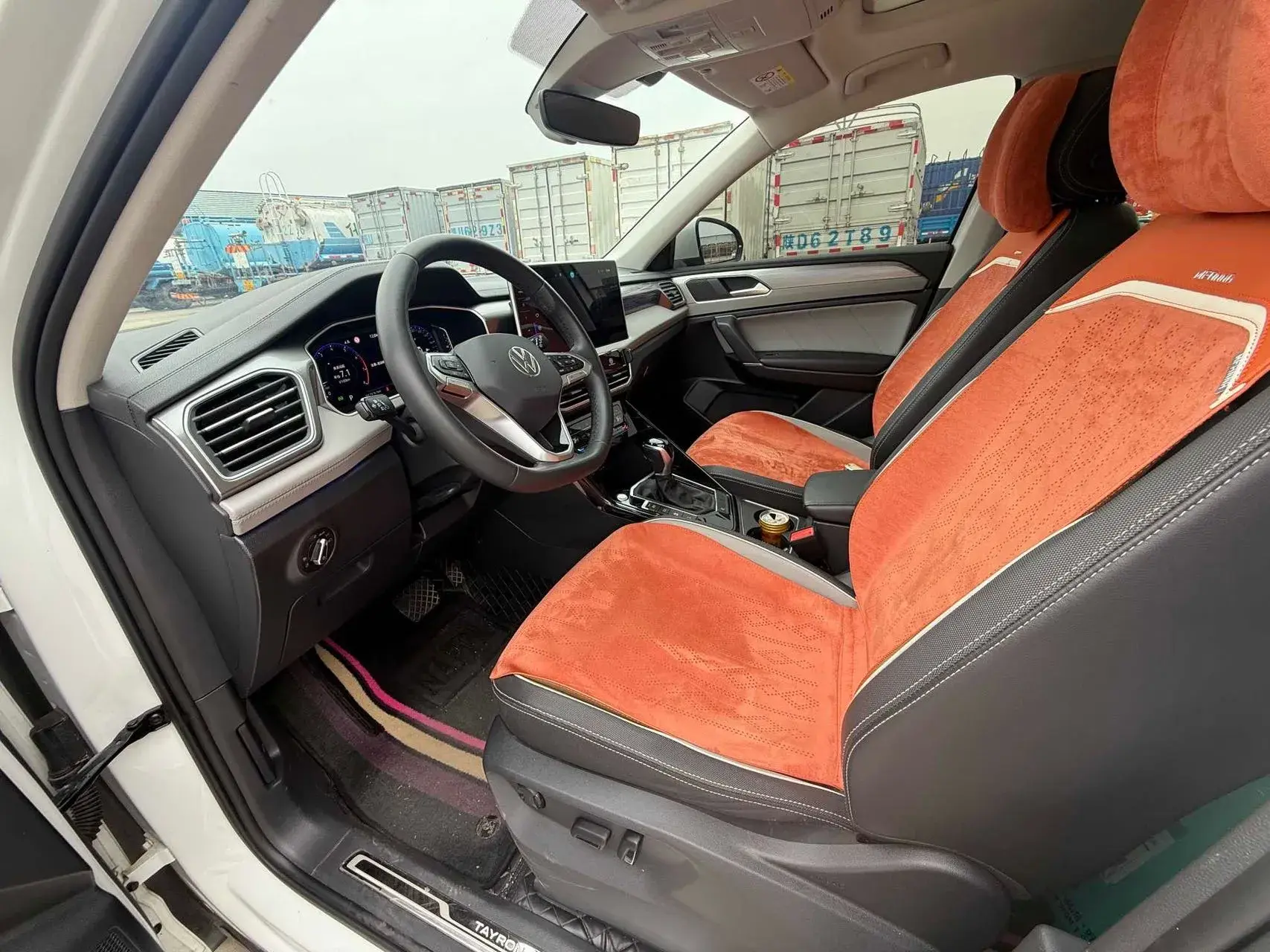 2023 VOLKSWAGEN TAYRON thumbnail 4