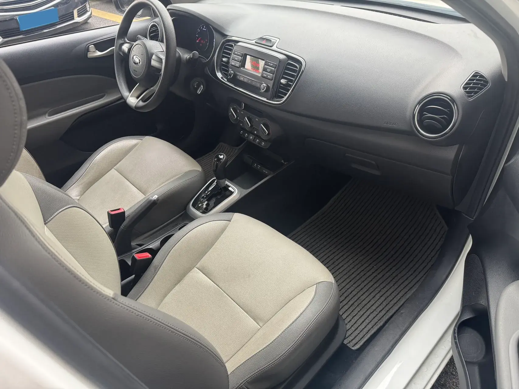 2017 KIA PEGAS thumbnail 4