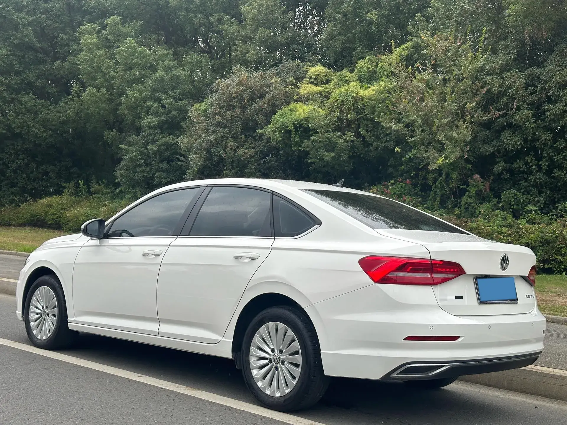 2019 VOLKSWAGEN LAVIDA thumbnail 3