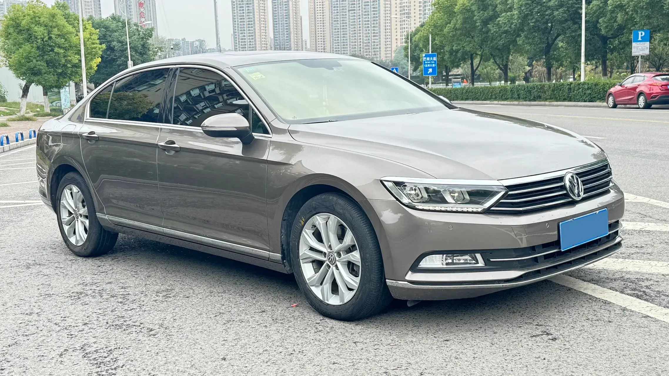 2018 VOLKSWAGEN MAGOTAN thumbnail 3