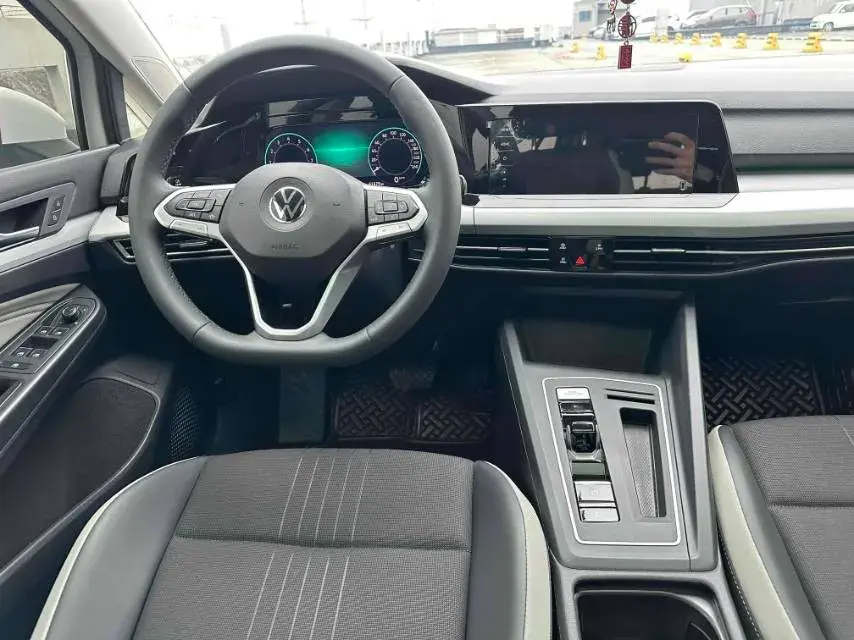 2021 VOLKSWAGEN GOLF thumbnail 4