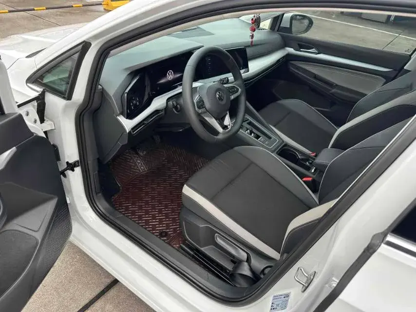 2021 VOLKSWAGEN GOLF thumbnail 3