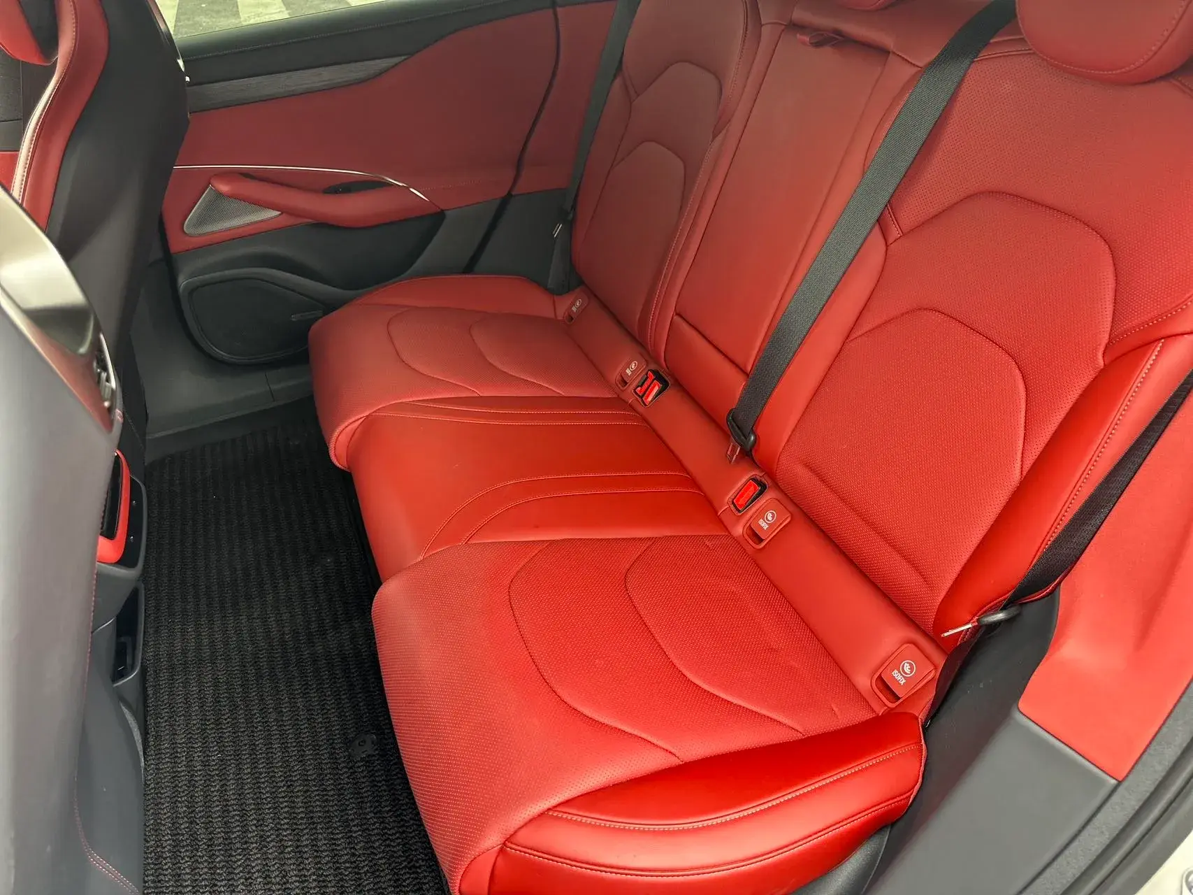 2024 MI SU7 thumbnail 4