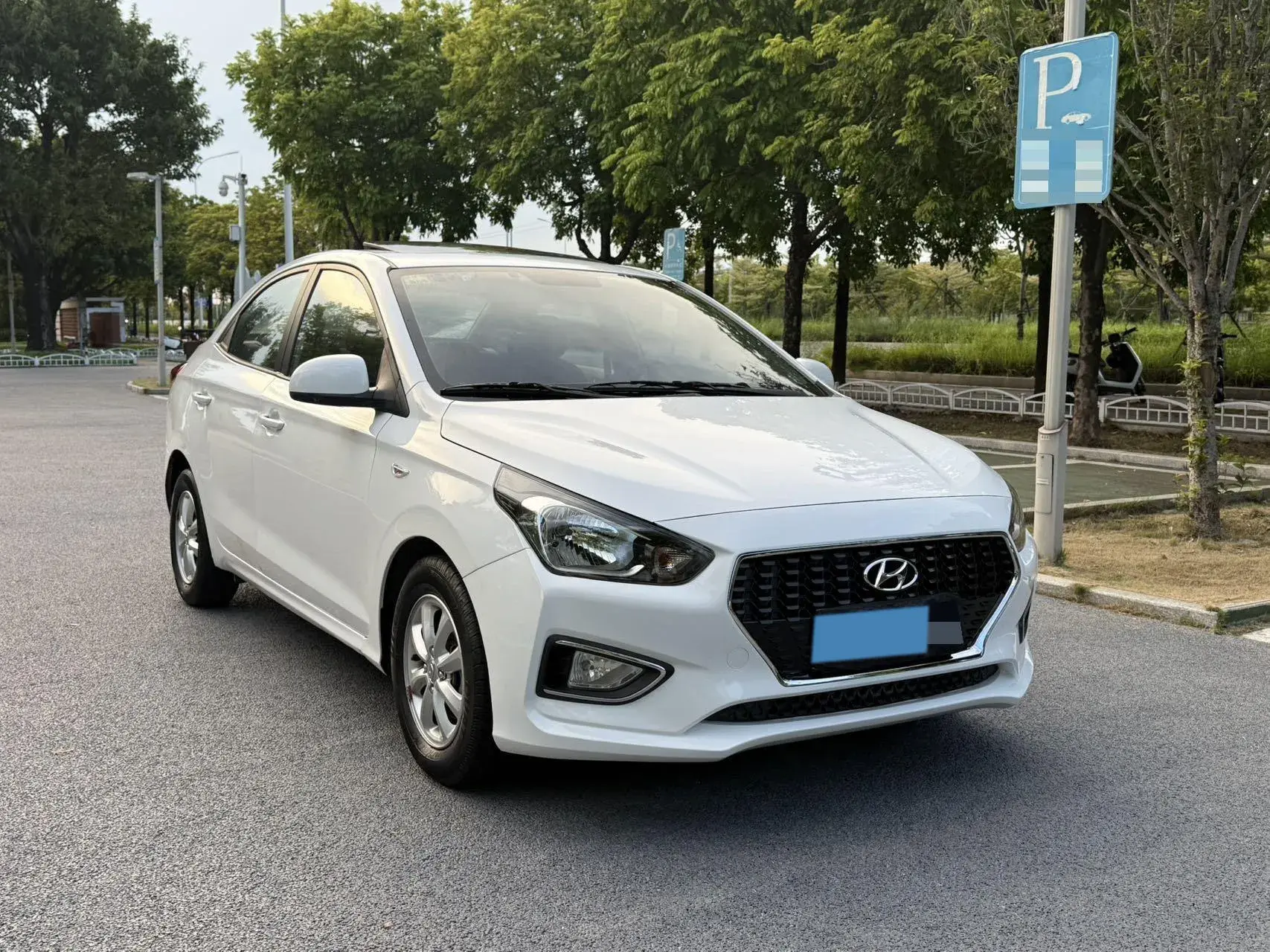 2017 HYUNDAI REINA thumbnail 3