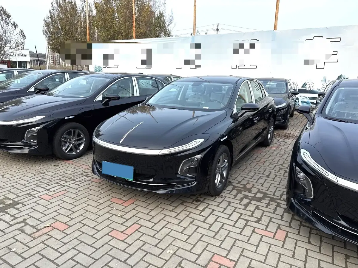 2025 HongQi E-QM5 BEV