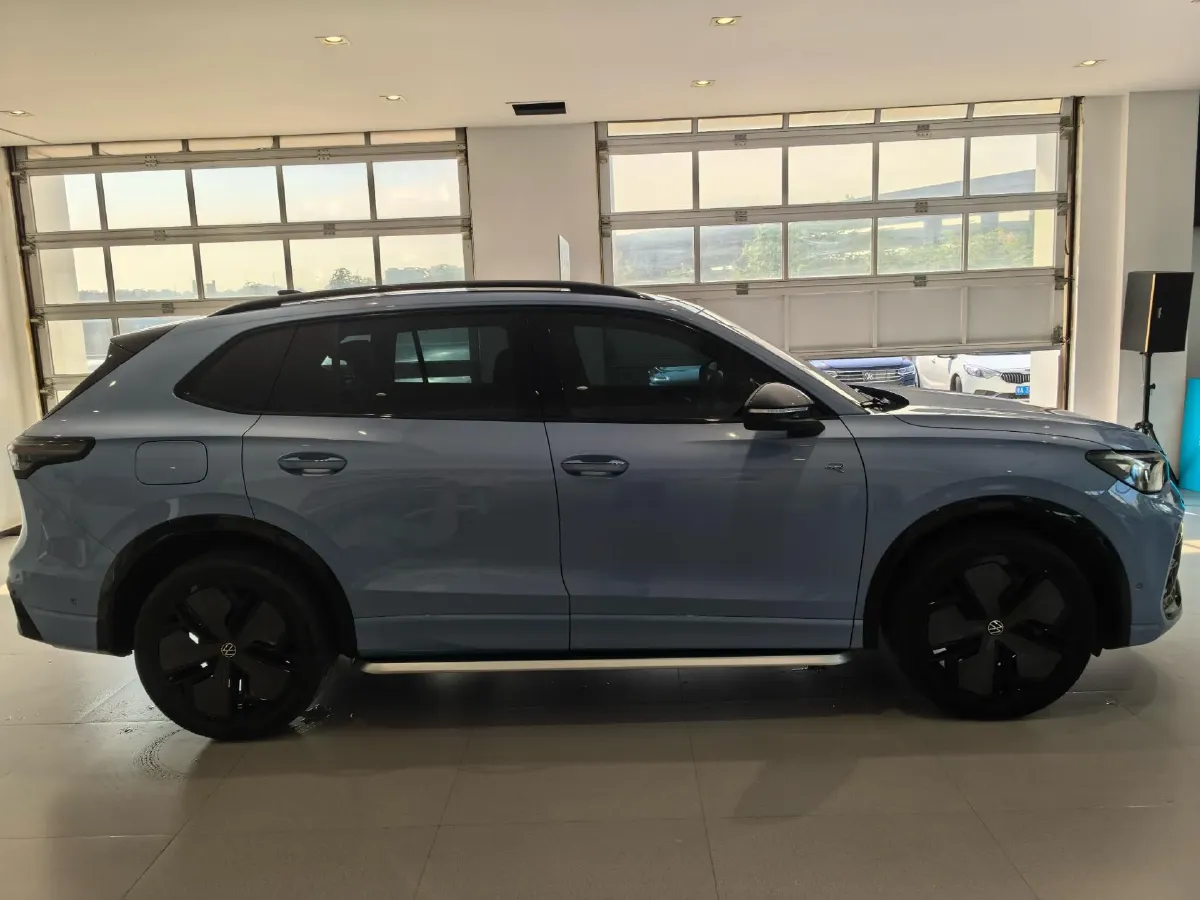 2024 Volkswagen Tiguan L 2.0T 220HP L4 7DCT,autocango,china used car exporter,china ev exporter,chinese used car exporter,chinese used ev exporter