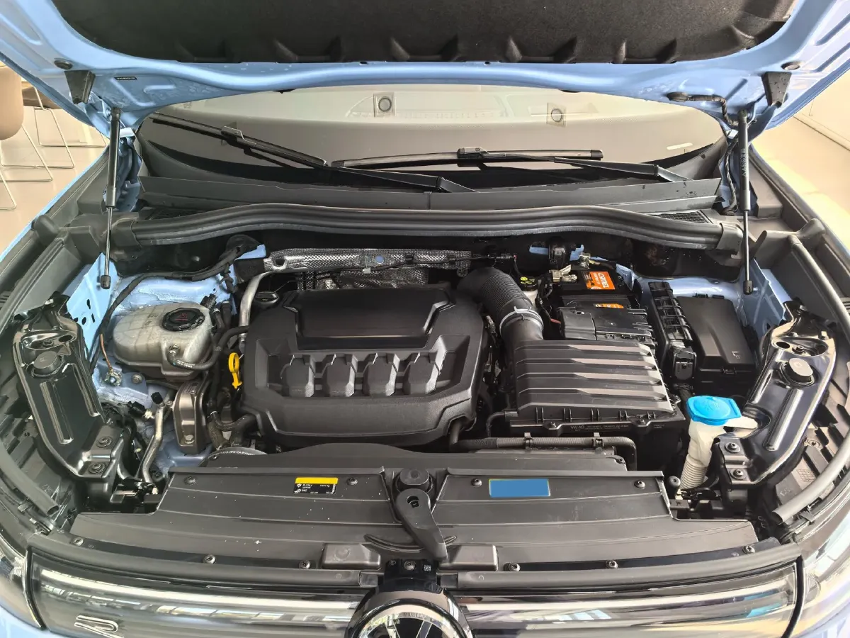 2024 Volkswagen Tiguan L 2.0T 220HP L4 7DCT,autocango,china used car exporter,china ev exporter,chinese used car exporter,chinese used ev exporter