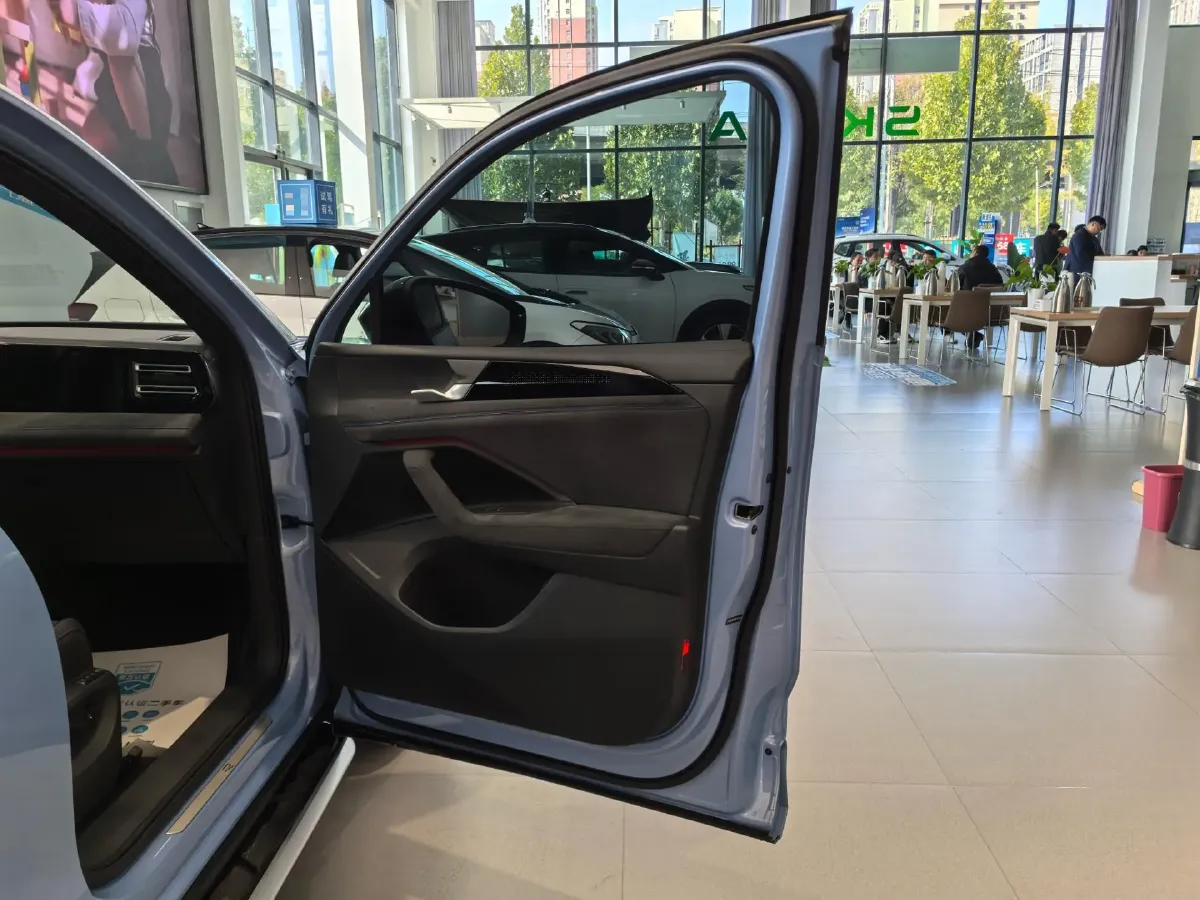 2024 Volkswagen Tiguan L 2.0T 220HP L4 7DCT,autocango,china used car exporter,china ev exporter,chinese used car exporter,chinese used ev exporter