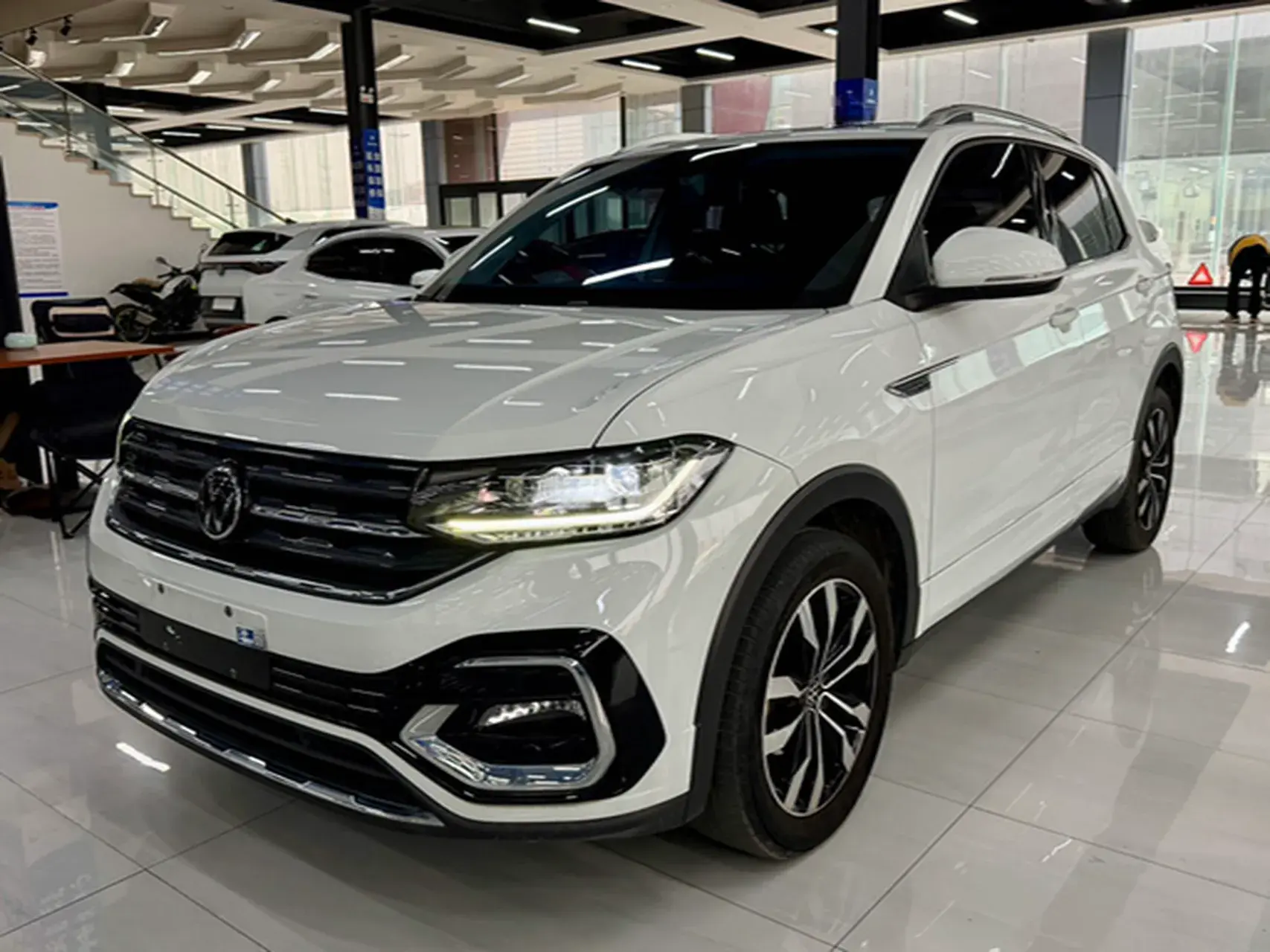 2021 VOLKSWAGEN TACQUA view 1