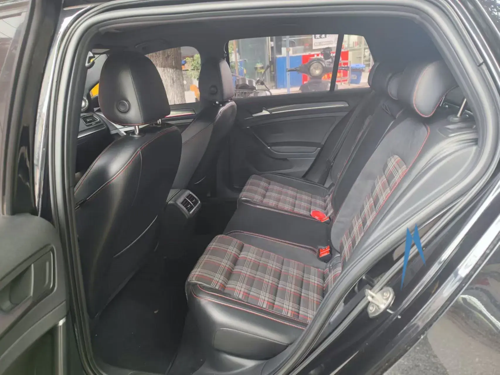 2018 VOLKSWAGEN GOLFGTI thumbnail 3