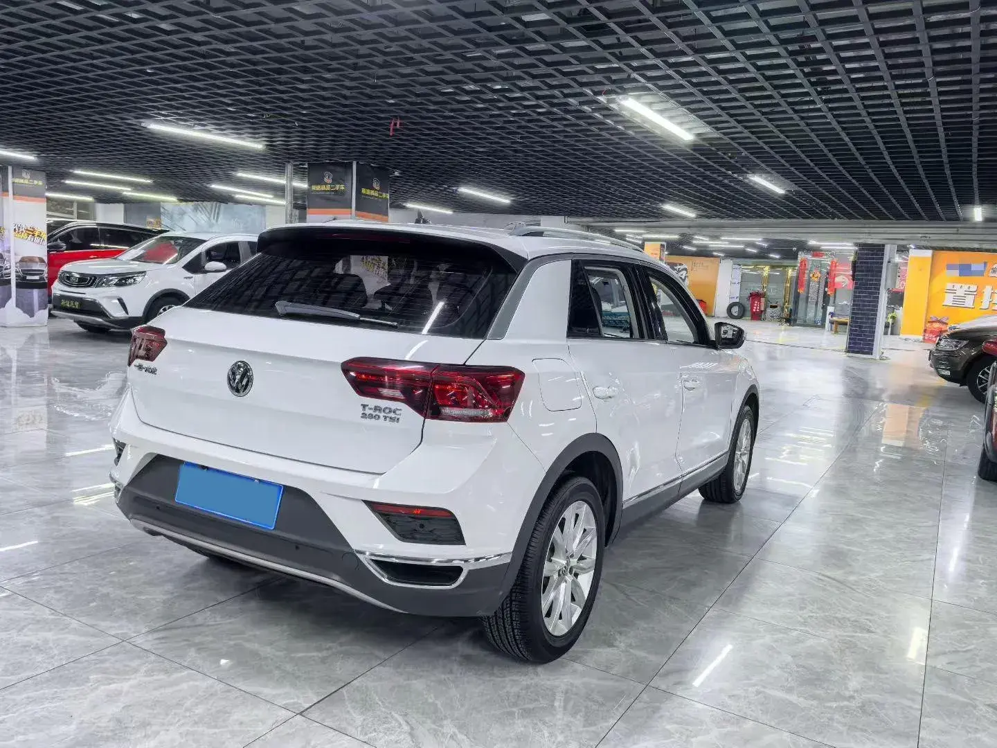 2021 VOLKSWAGEN T-ROC thumbnail 4