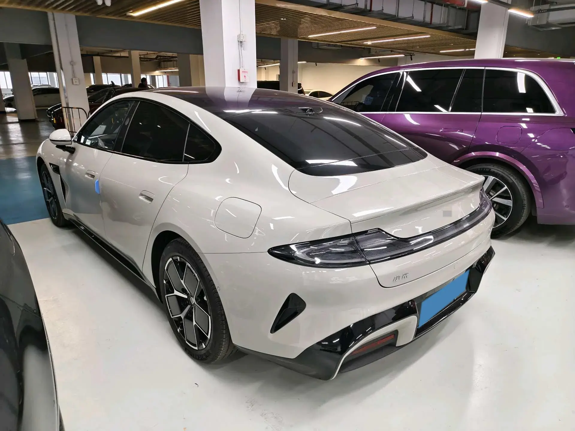 2024 MI SU7 thumbnail 3